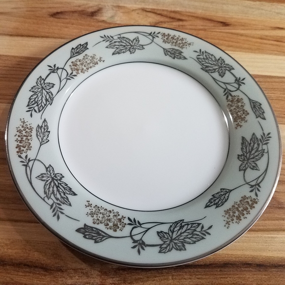 Noritake China porcelain, Silvane #5487, 5 bread & butter plates, 5 soup - Picture 5 of 13